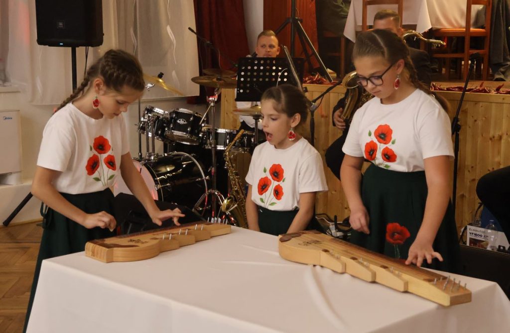 Kövegy, Hagyományőrző bál a kultúrházban 2025. október 25-én, fotó: Jeszenszky Zoltán