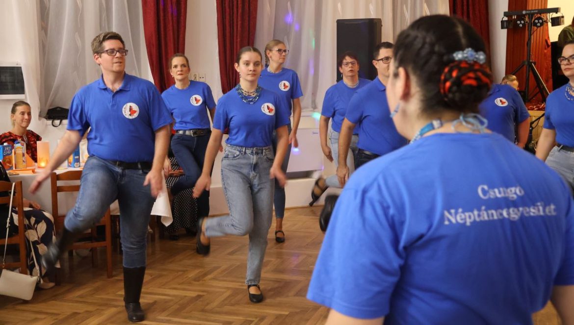 Kövegy, Hagyományőrző bál a kultúrházban 2025. október 25-én, fotó: Jeszenszky Zoltán