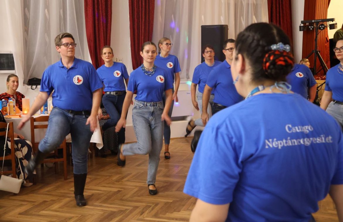 Kövegy, Hagyományőrző bál a kultúrházban 2025. október 25-én, fotó: Jeszenszky Zoltán