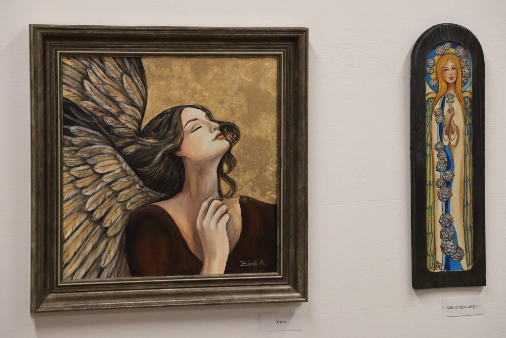 Bárdi Andrea és Lőrincz Mária Magdolna kiállítása, Angyalok, őrzők, segítők című tárlat, Makó, József Attila Városi Könyvtár, fotó: Jeszenszky Zoltán