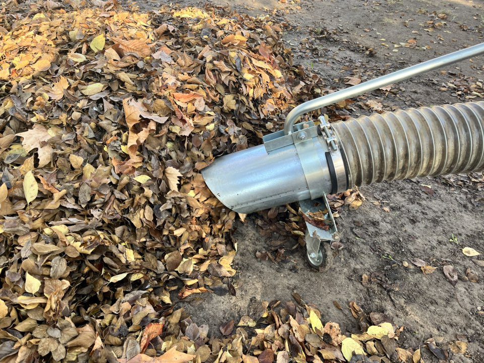 lombszívó- és fújó masina, Makó, avar, fotó: Nagy Dóra