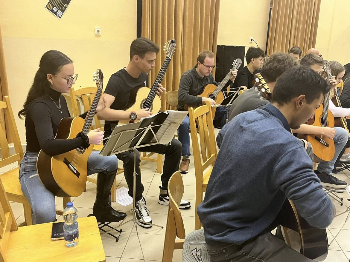 Makói Bartók Gitárzenekar, próba, fotó: Nagy Dóra
