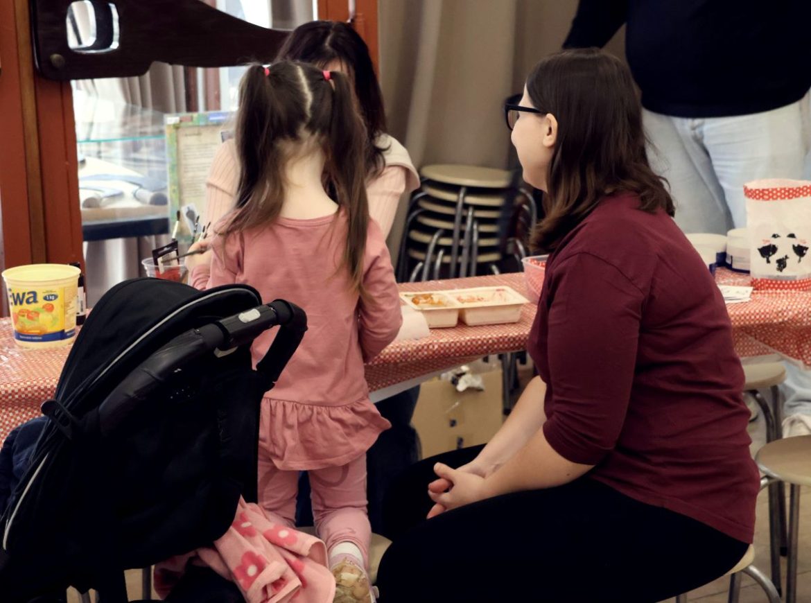 Márton-nap_múzeum_fotó_Jeszenszky02 Jó hangulattal, libazsíros kenyérrel, Márton-napi kvízjátékkal várta a József Attila Múzeum szombaton a gyermekes családokat. Fotó: Jeszenszky Zoltán