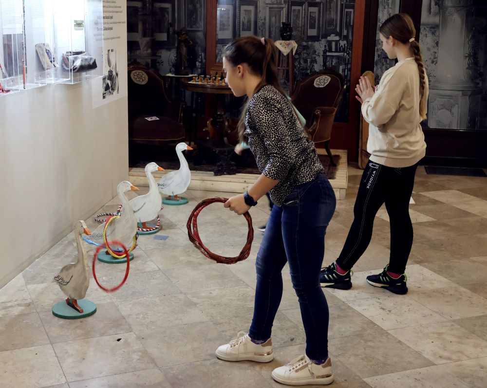 Jó hangulattal, libazsíros kenyérrel, Márton-napi kvízjátékkal várta a József Attila Múzeum szombaton a gyermekes családokat. Fotó: Jeszenszky Zoltán