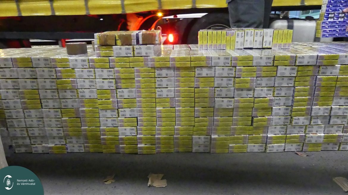 NAV, Röszke, csempészcigaretta, fotó: a NAV Csongrád-Csanád Vármegyei Adó- és Vámigazgatósága
