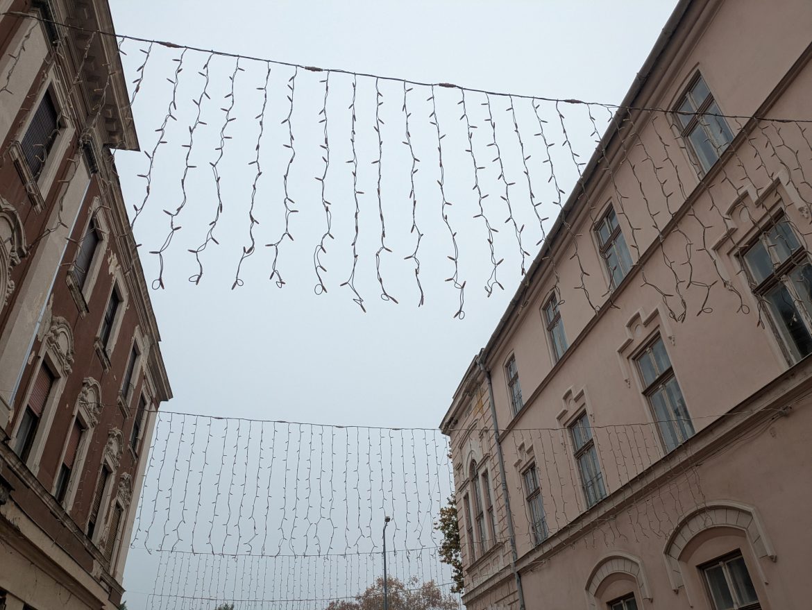 karácsonyi fényfüzérek, Makó, advent, fotó: Miklós András