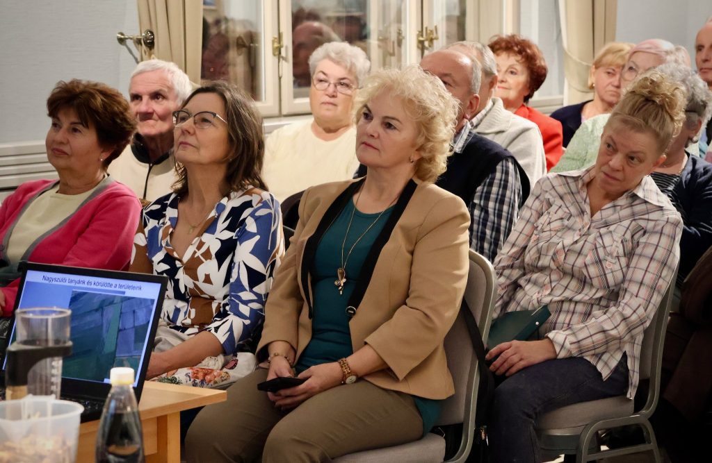 Sipos József növényorvos előadása Makón, a Korona Kulturális Szalonban. Fotó: Jeszenszky Zoltán