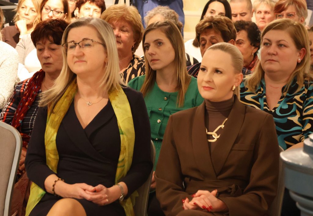 Korona Kulturális Szalon, Sterczer Hilda előadása fotó: Jeszenszky Zoltán