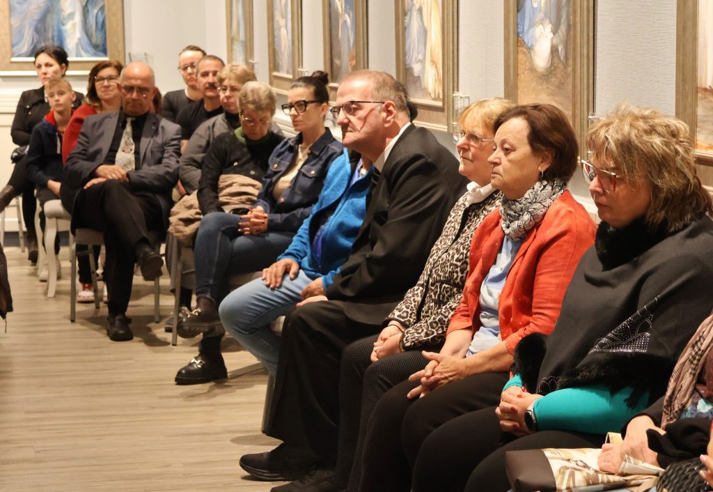 Korona Kulturális Szalon, Sterczer Hilda előadása fotó: Jeszenszky Zoltán