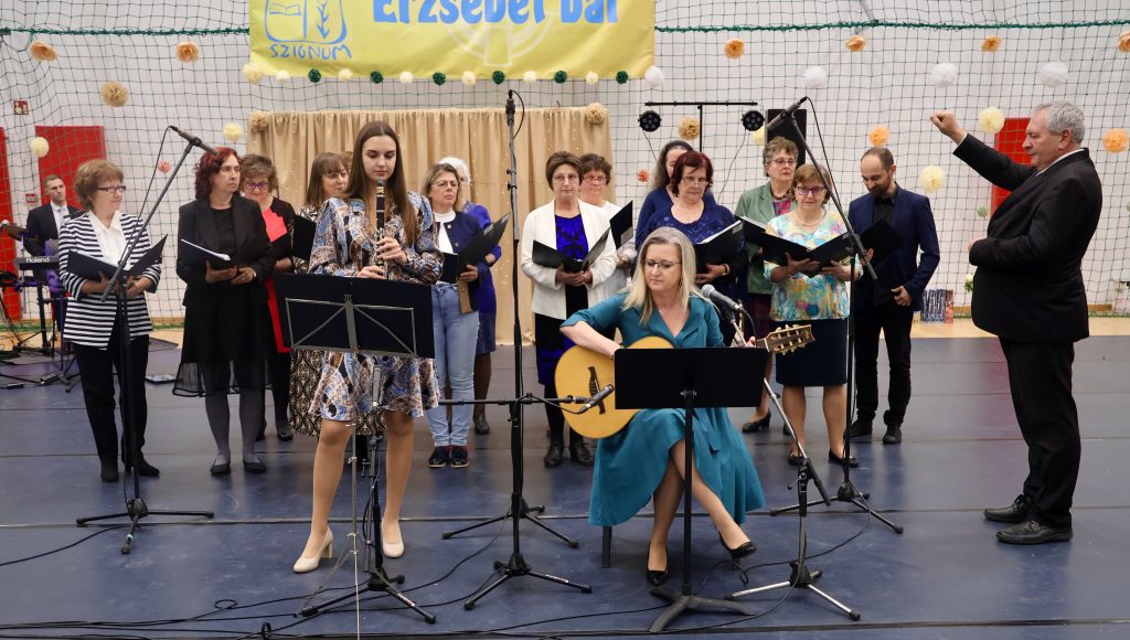 Szignum Kéttannyelvű Egyházi Általános Iskola, Erzsébet-bál, 2025. november 22., Makó, fotó: Jeszenszky Zoltán