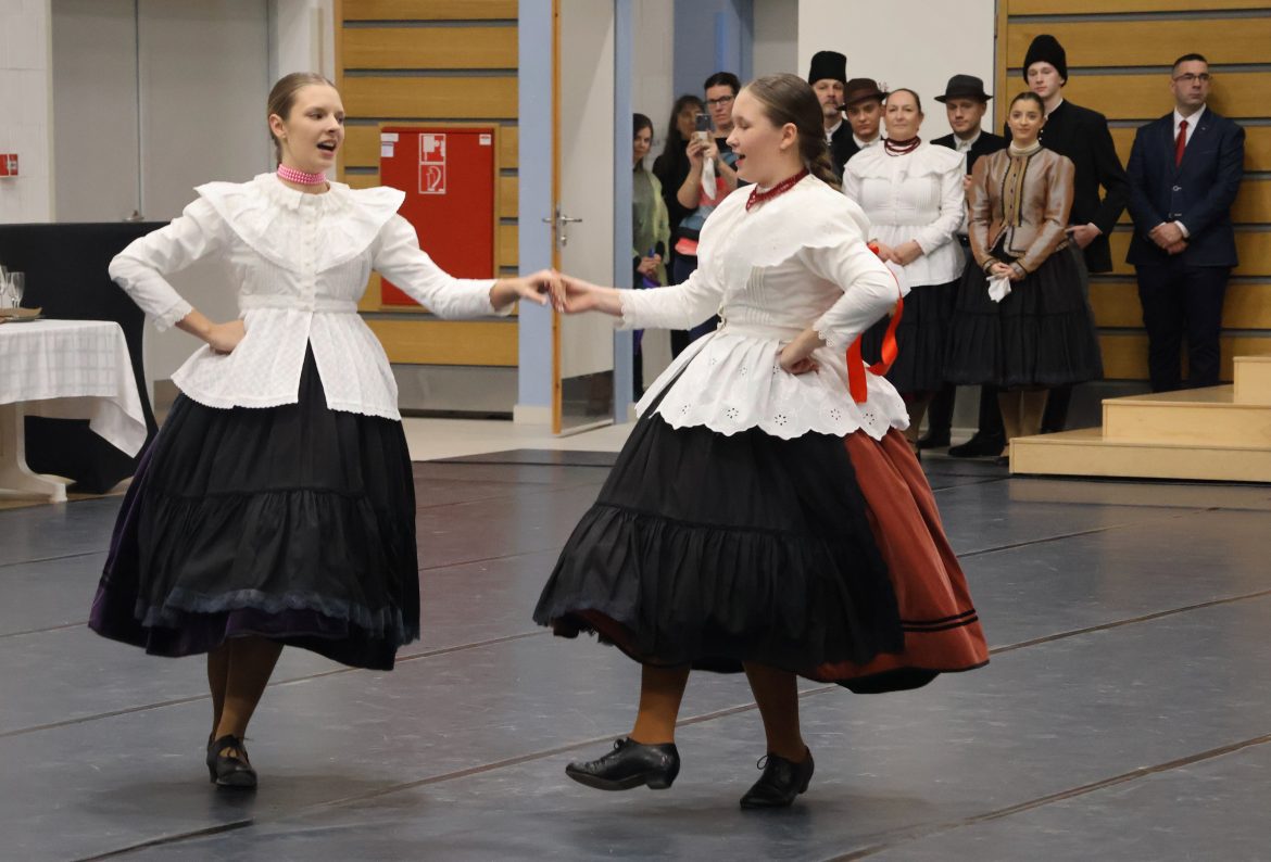 Szignum_Erzsébet-bál_fotó_Jeszenszky_zoltán34