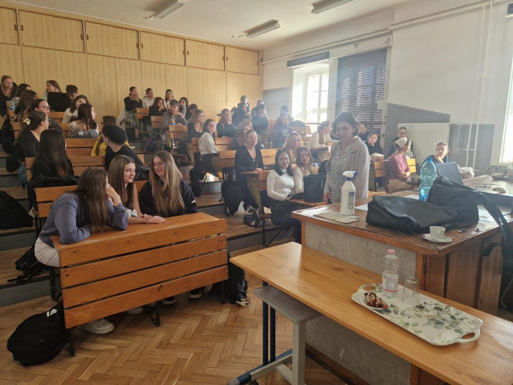 Utazás a pénz körül az iskolákban, Eötvös József Technikum, előadás, fotó: HSZC Eötvös József Technikum