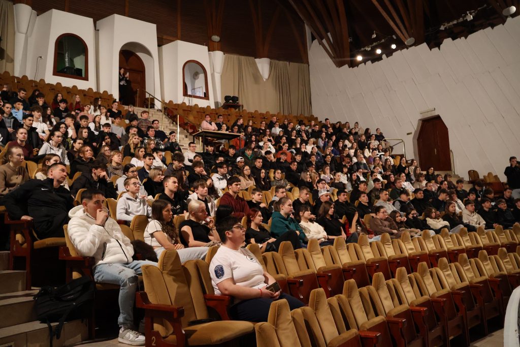 KEF, Makó, Szabadító