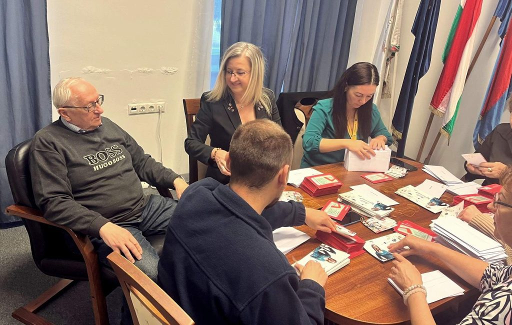 Hamarosan kézhez kapják a makói nyugdíjasok a vásárlási utalványokat. Fotó: Nagy Dóra