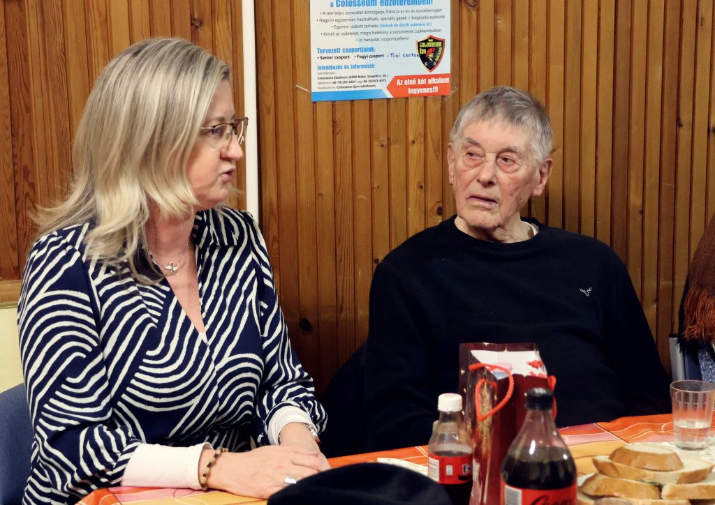 FÉG Nyugdíjas Klub, Makó, karácsonyi vacsora, fotó: Jeszenszky Zoltán, képen: Farkas Éva Erzsébet és Szentpéteri Sámuel