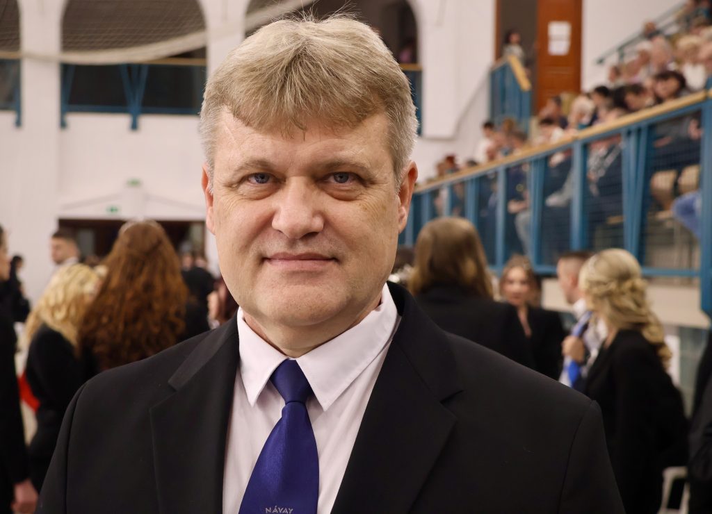 Hódmezővásárhelyi SZC Makói Návay Lajos Technikum és Kollégium szalagavató bálja. Makó, 2025. december 6., fotó: Jeszenszky Zoltán, a képen Papós András igazgató