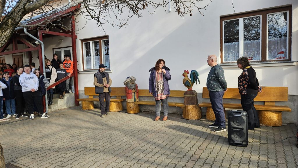 Szikszai iskola, mesepad, Bárdi Andrea