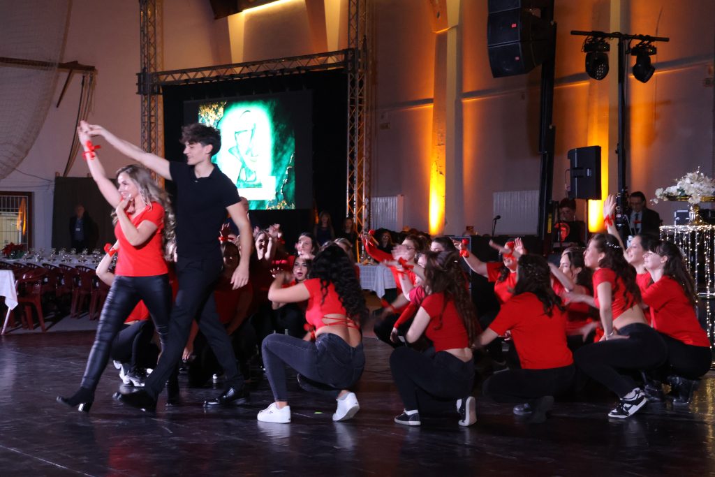 JUGYU, Makó, szalagtűző