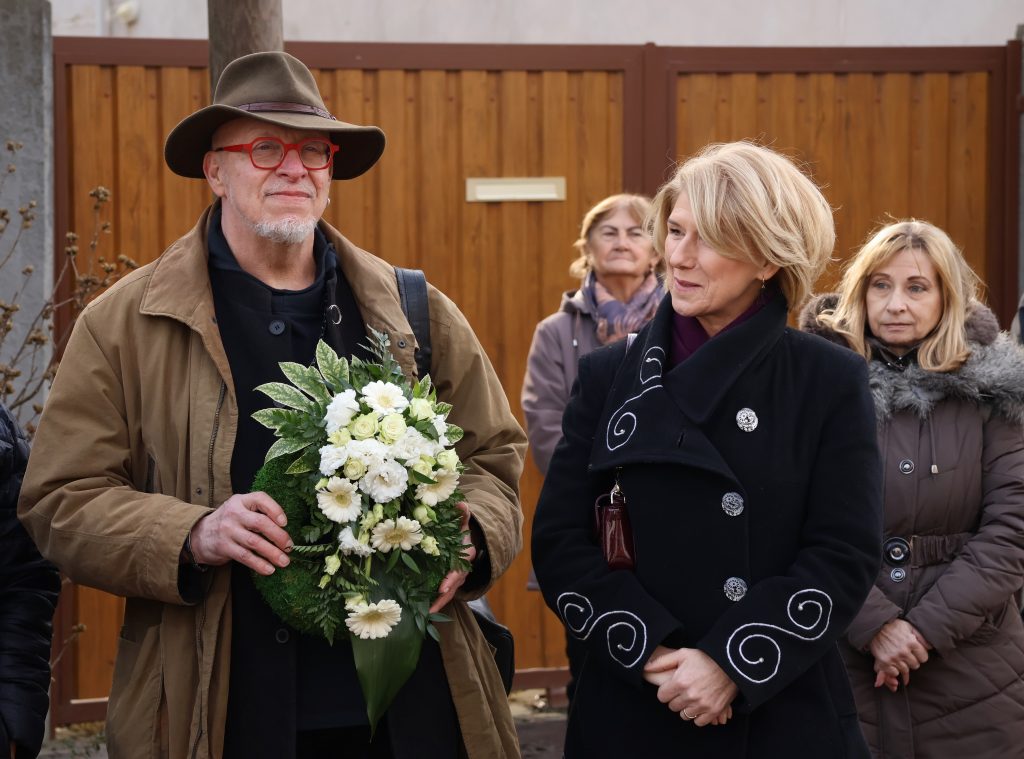 Koszorúzás Páger Antal makói szülőházánál, 2026. január 25-én. Fotó: Jeszenszky Zoltán