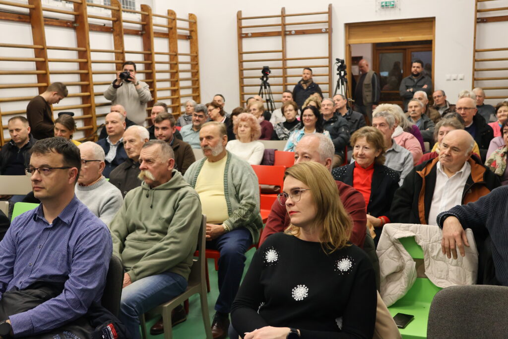 Czirbus Gábor, fórum, Makó-Újváros