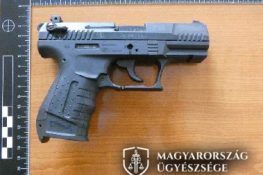 Pisztolyt rántott a makói szépségszalonban. Fotó: ügyészség