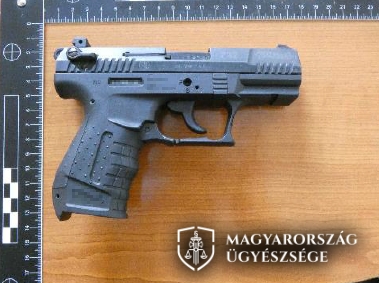 Pisztolyt rántott a makói szépségszalonban, fotó: ügyészség