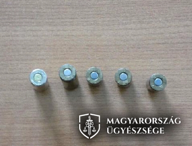 Pisztolyt rántott a makói szépségszalonban. Fotó: ügyészség