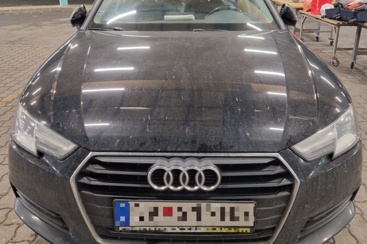 A röszkei autópálya-határátkelőhelyen lefoglalt kocsi. Fotó: police.hu