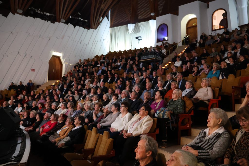 újévi koccintás, Makó, támogatók