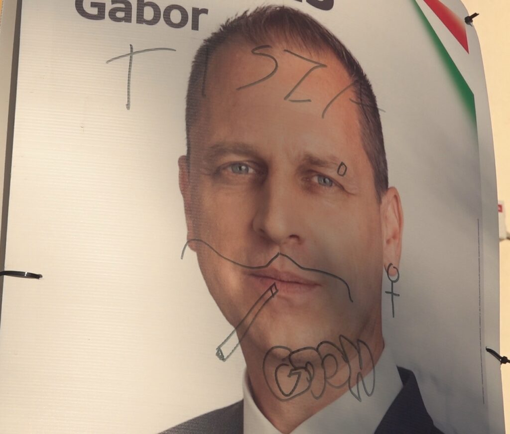 rongálás, választási plakát, 2026. február