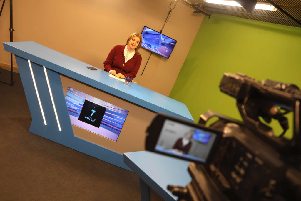 Botlik Anita, önkormányzati képviselő, Makó A 7 híre című műsorban, 2026-ban. Fotó: Makói Városi Televízió