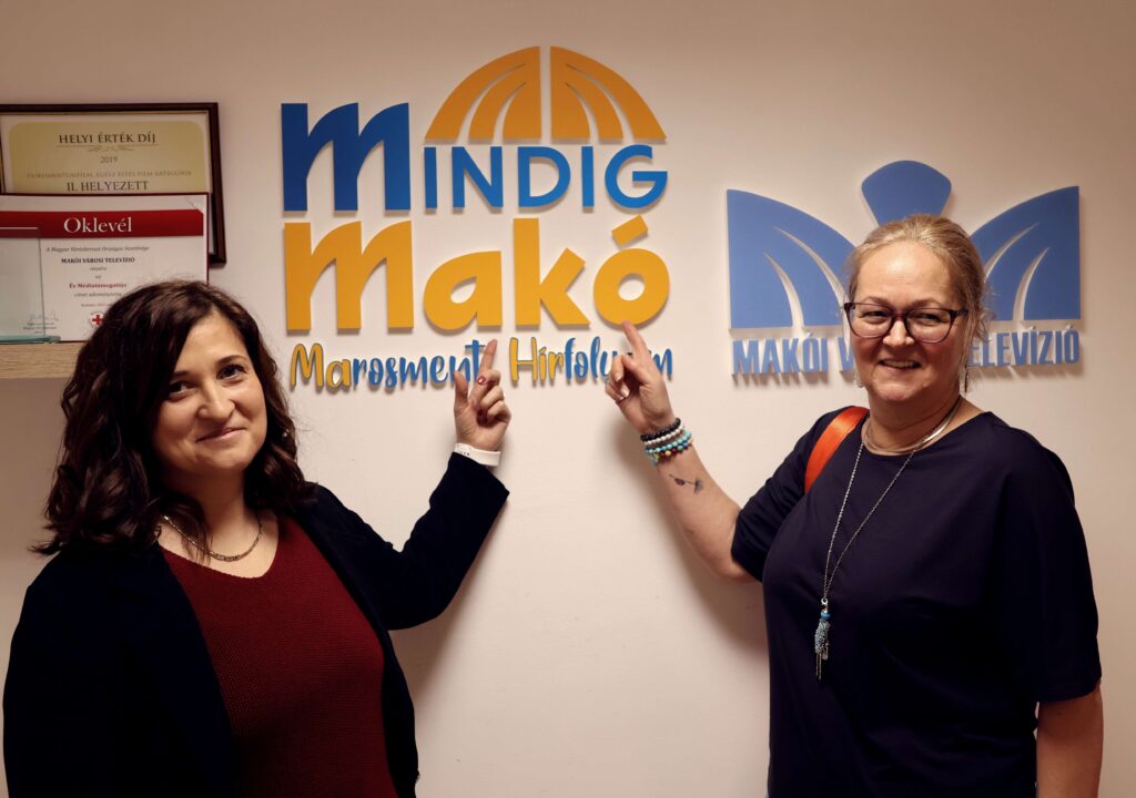 Nógrádiné Vigh Krisztina és Adrián Renáta a kiszombori Közművelődési Könyvtár munkatársai a Makó Korzó podcast vendégei. Fotó: Jeszenszky Zoltán