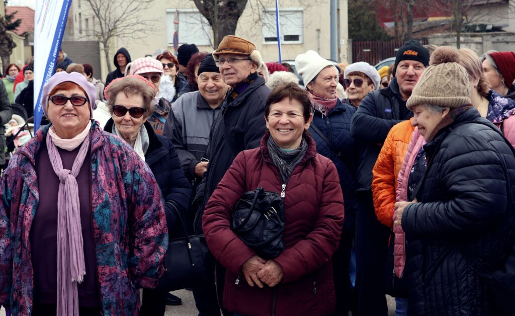 A Maros-parti városba érkezett a Magyarország átfogó egészségvédelmi szűrőprogramja, és például kardiológiai, szemészeti, fogászati és tüdőgyógyászati vizsgálatokon vehettek részt az érdeklődők. Fotó: Jeszenszky Zoltán
