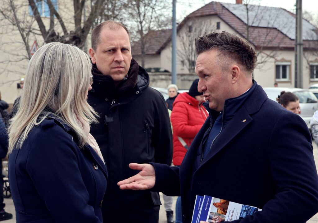 Makóra érkezett a Magyarország átfogó egészségvédelmi szűrőprogramja, és például kardiológiai, szemészeti, fogászati és tüdőgyógyászati vizsgálatokon vehettek részt az érdeklődők. Fotó: Jeszenszky Zoltán