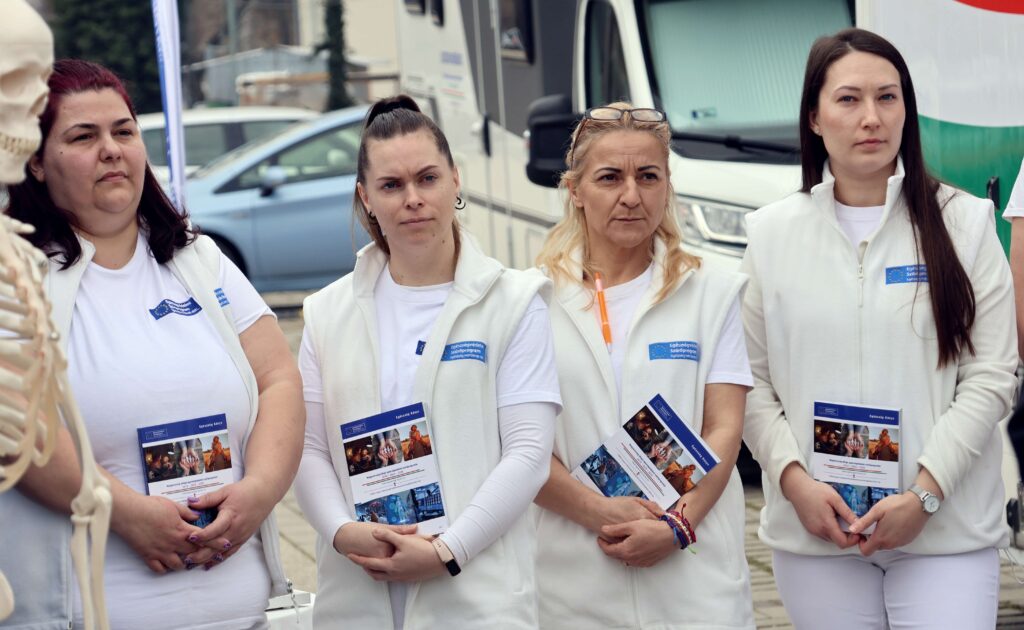 Makóra érkezett a Magyarország átfogó egészségvédelmi szűrőprogramja, és például kardiológiai, szemészeti, fogászati és tüdőgyógyászati vizsgálatokon vehettek részt az érdeklődők. Fotó: Jeszenszky Zoltán