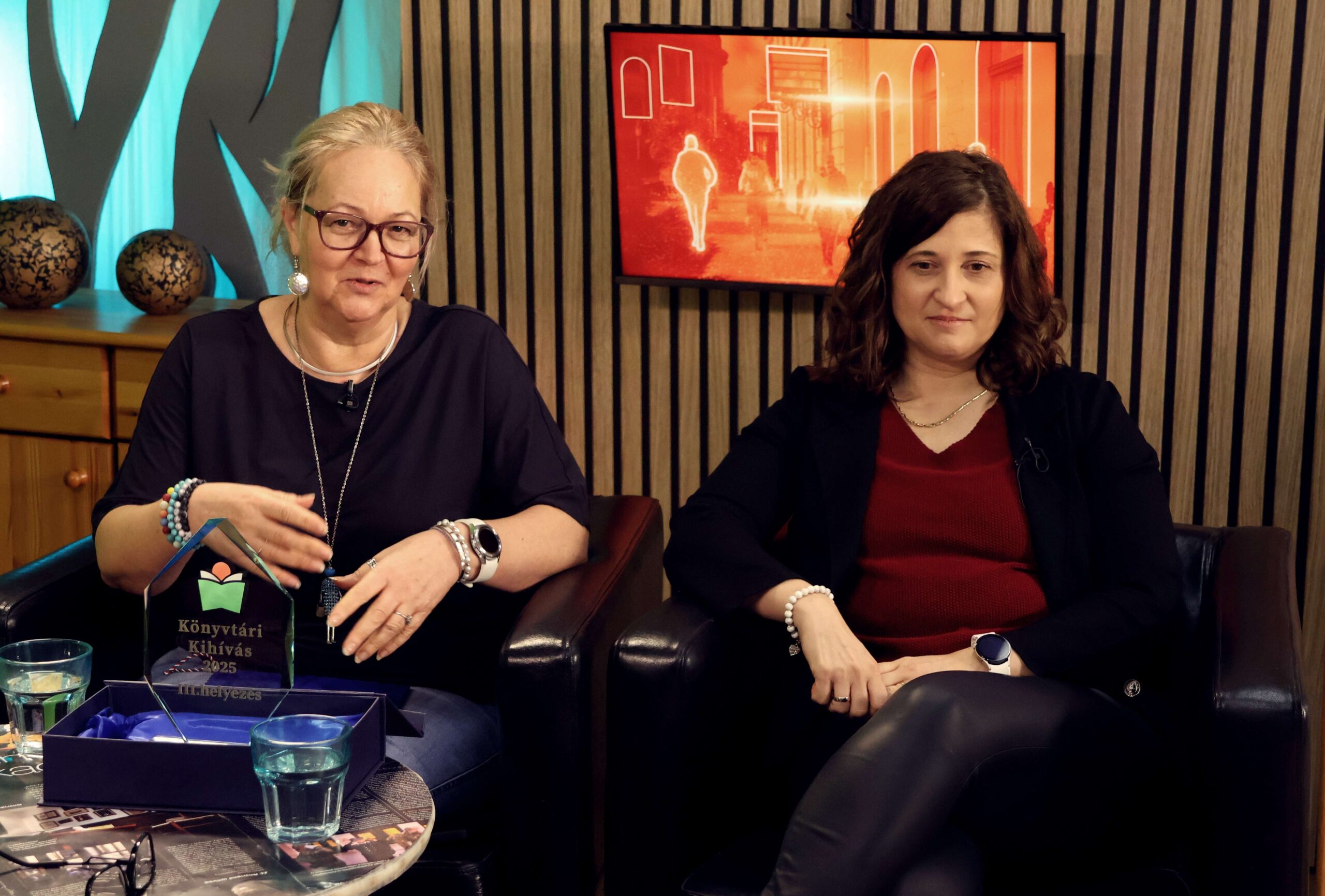 kiszombori könyvtáros, Adrián Renáta és Nógrádiné Vigh Krisztina, Makó Korzó, fotó: Jeszenszky Zoltán