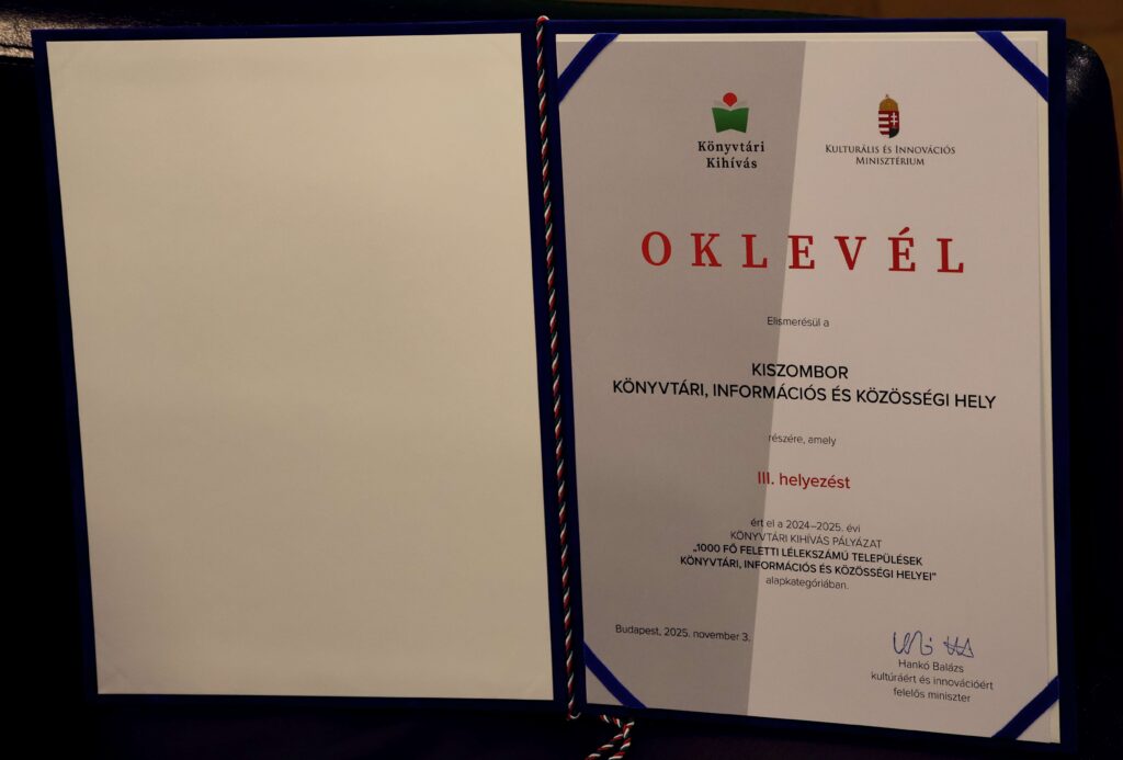 kiszombori könyvtáros, Adrián Renáta és Nógrádiné Vigh Krisztina, Makó Korzó, fotó: Jeszenszky Zoltán