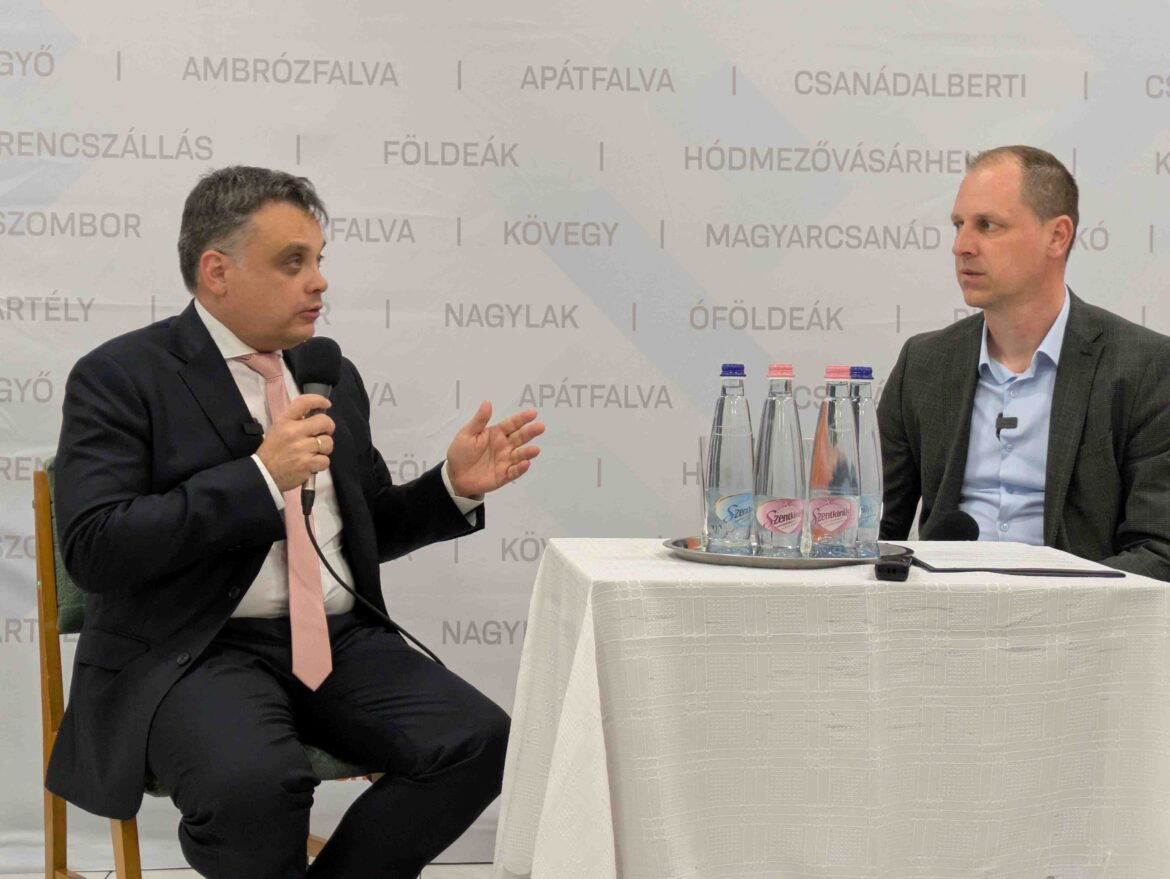 Latorcai János, a Közigazgatási és Területfejlesztési Minisztérium parlamenti államtitkára Hódmezővásárhelyen tartott fórumot, 2026. március 02-án, fotó: Miklós András