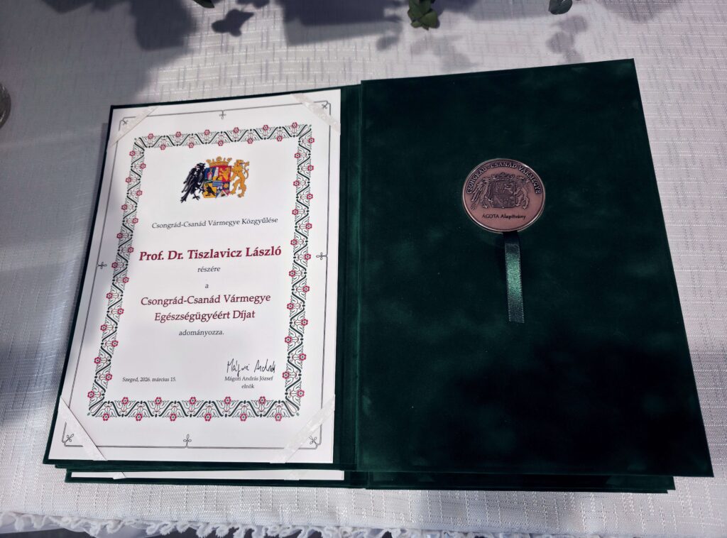 Csongrád-Csanád Vármegye Egészségügyéért Díjat vehetett át Tiszlavicz László orvosprofesszor, oklevél, fotó: Jeszenszky Zoltán