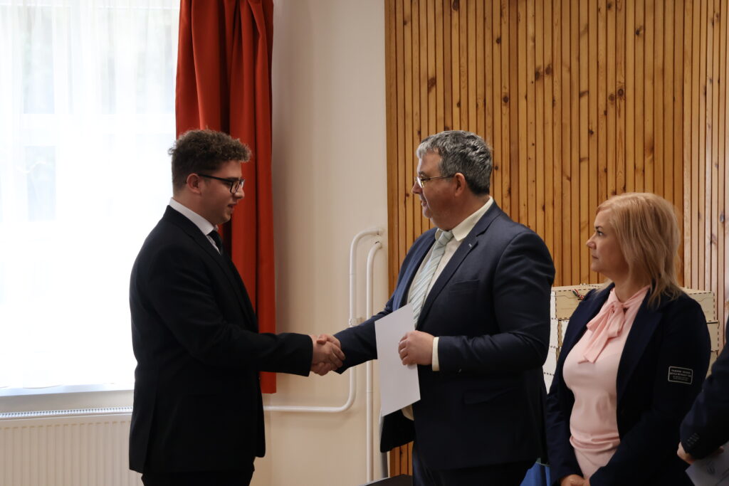 Makaó, Galamb iskola, országos verseny